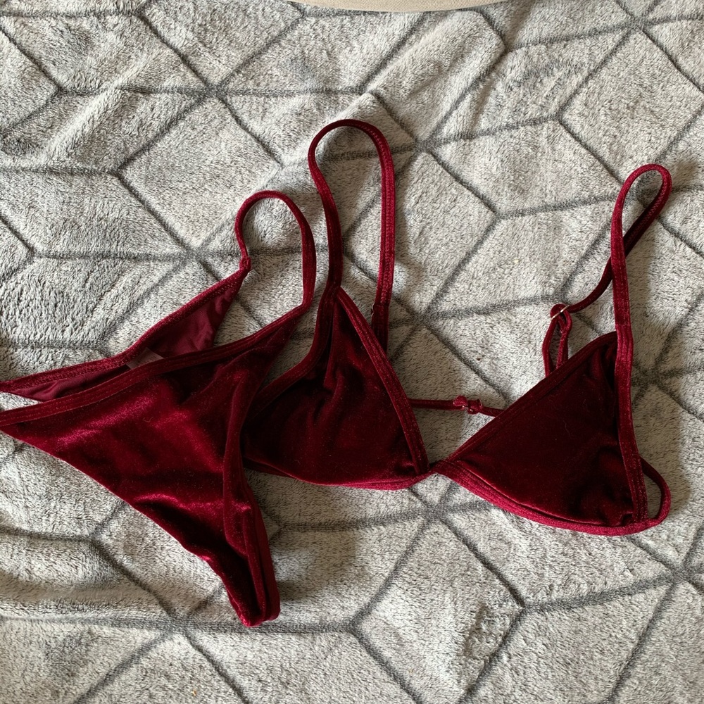 RED VELVET BIKINI THONG